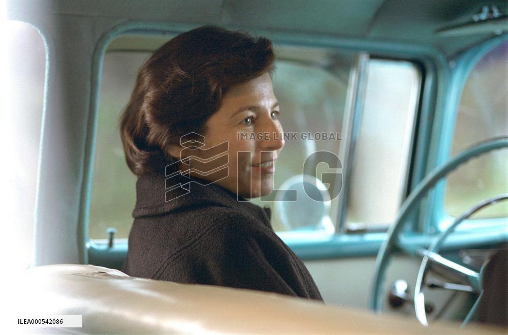 Capote For further information please contact the Sony Pictu