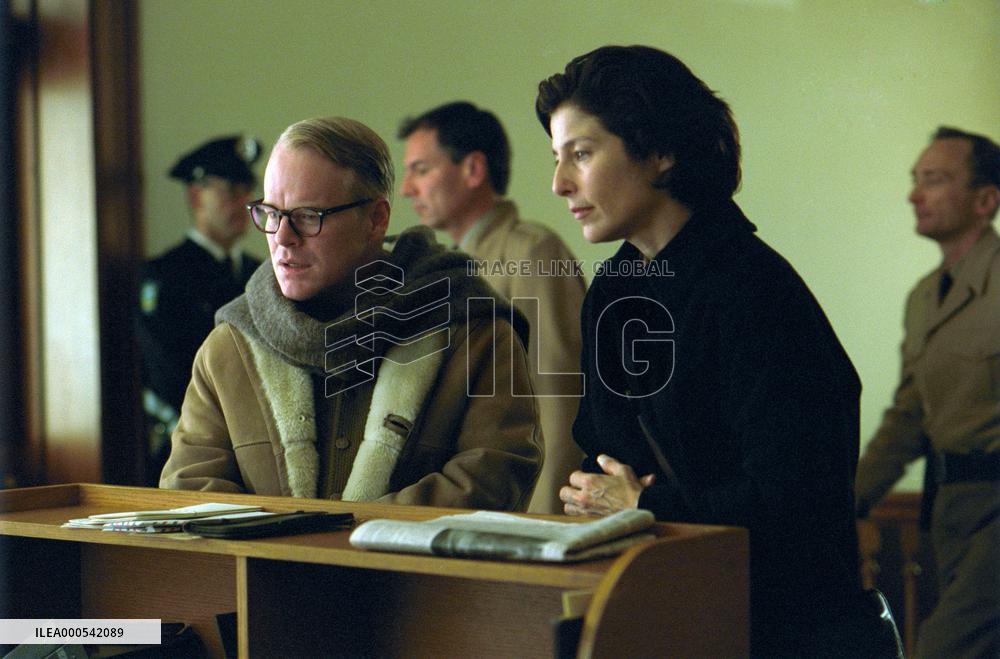 Capote For further information please contact the Sony Pictu