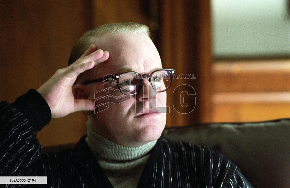 Capote For further information please contact the Sony Pictu