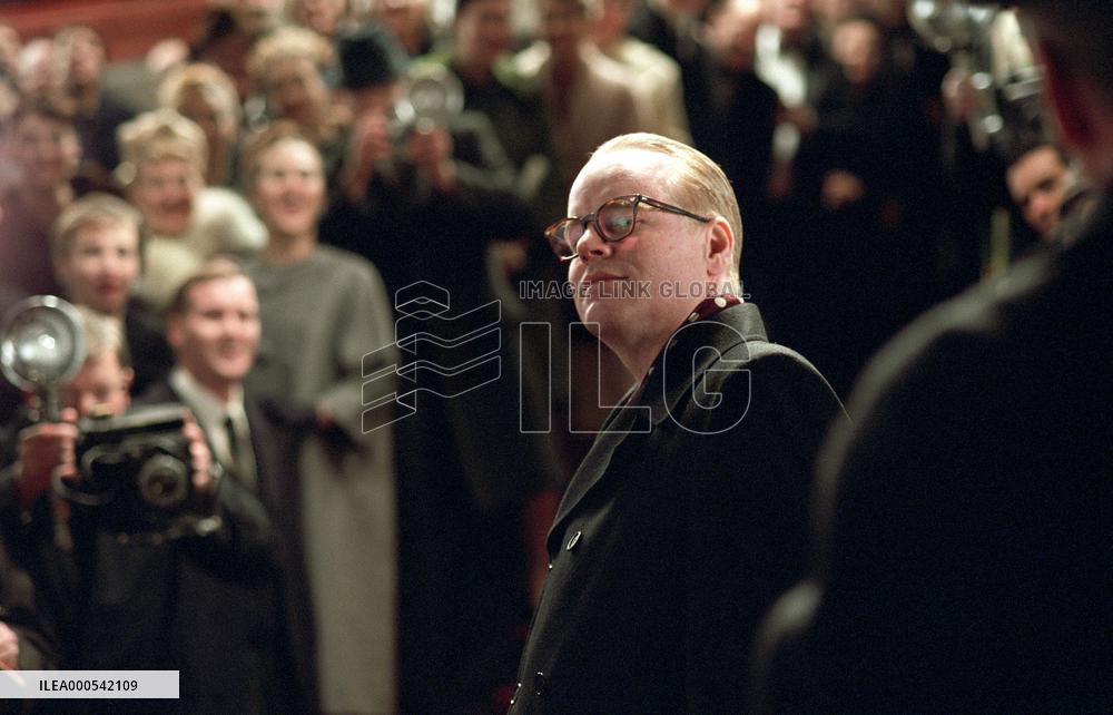 Capote For further information please contact the Sony Pictu