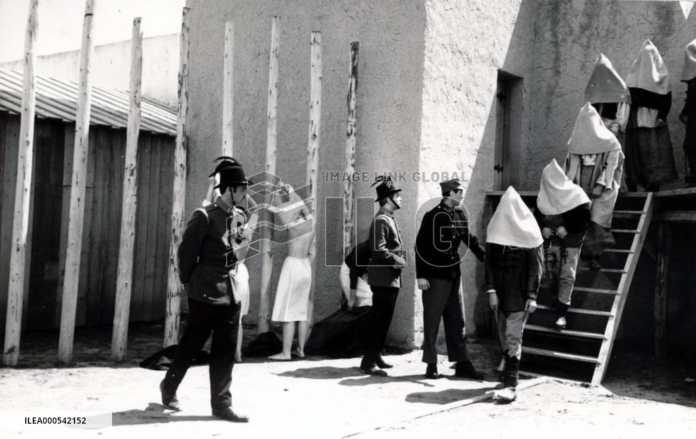 SZEGENYLEGENYEK aka THE ROUND-UP  aka THE HOPELESS ONES