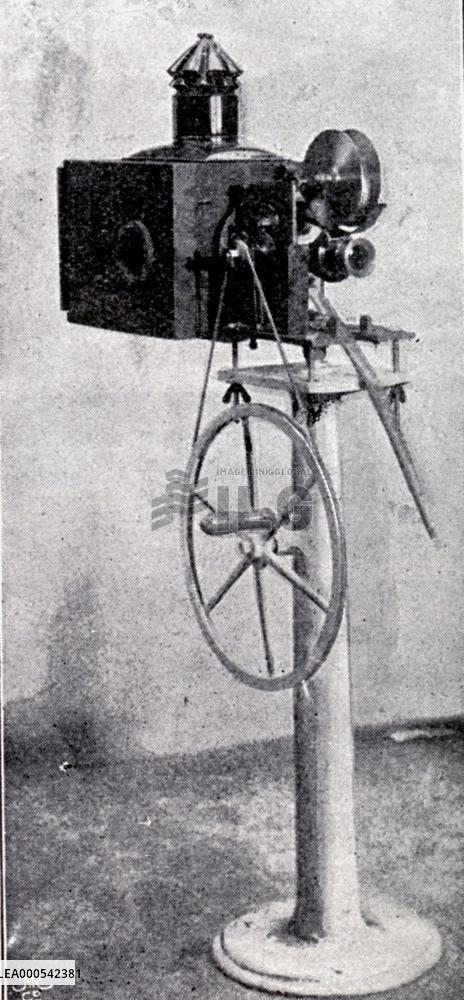 THEATROGRAPH PROJECTOR made and developed by pioneer ROBERT
