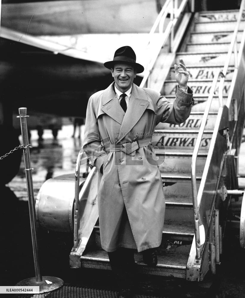 JOHN WAYNE arriving at London Airprot in 1951 for the premie