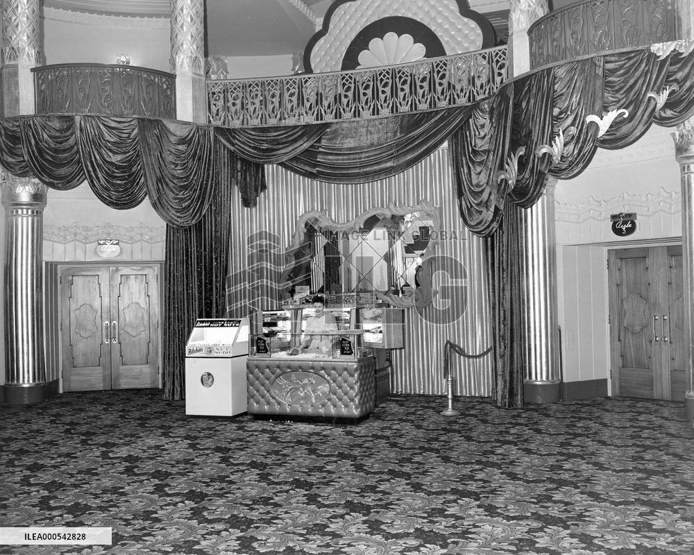 WILSHIRE CINEMA BEVERLY HILLS LOS ANGELES USA 30.1.1947