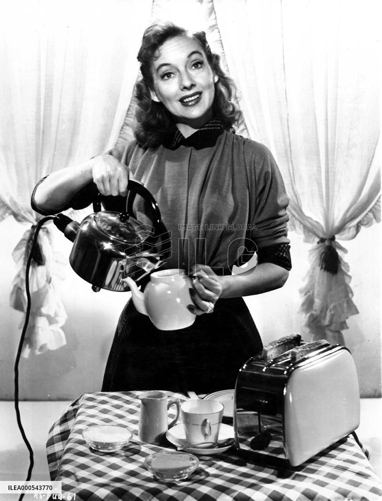 EVELYN KEYES  A publicity still for the kitchen used during
