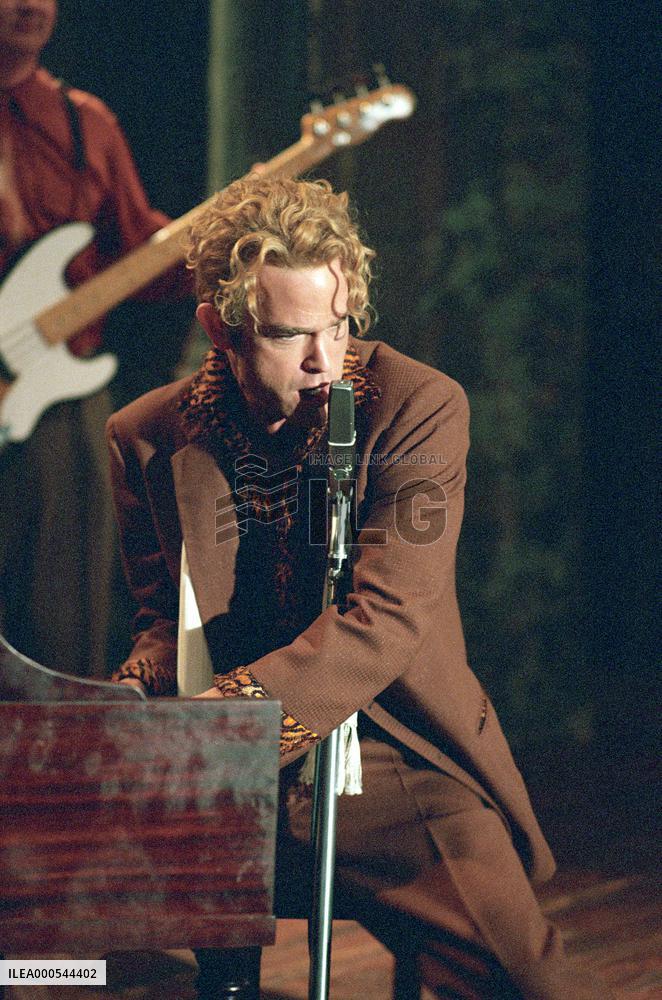 WTL-477  Jerry Lee Lewis (Waylon Payne) in WALK THE LINE.  P