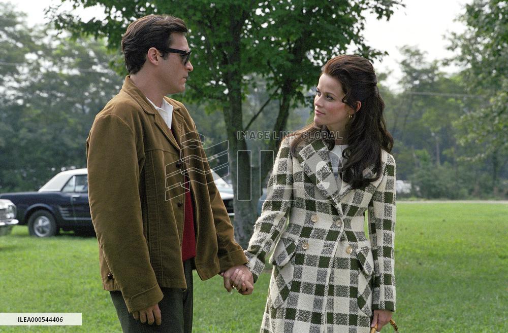 WTL-354 Joaquin Phoenix and Reese Witherspoon portray Johnny