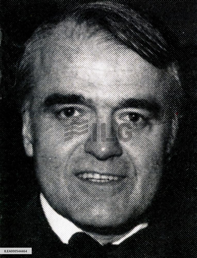 JACK VALENTI    SI4879/15 JACK VALENTI  Chairman and Chief E