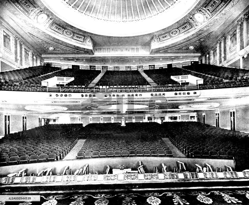 THE EMPIRE CINEMA/THEATRE, LEICESTER SQUARE, LONDON Pictured