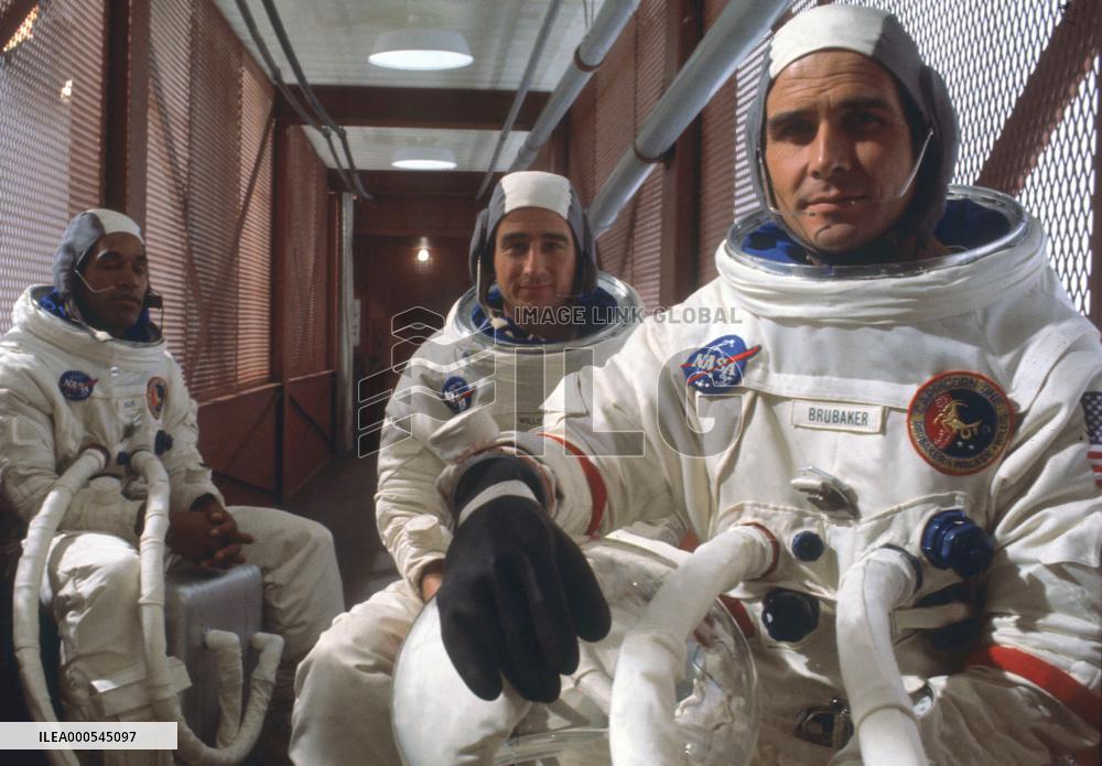 CAPRICORN ONE