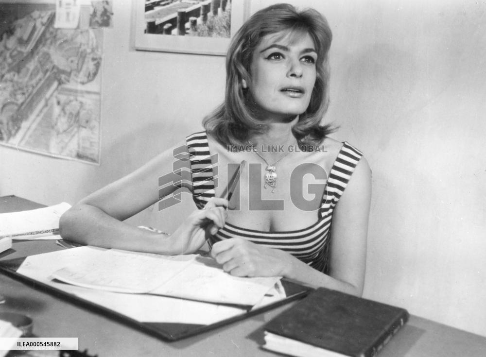 POTE TIN KYRIAKI aka NEVER ON SUNDAY