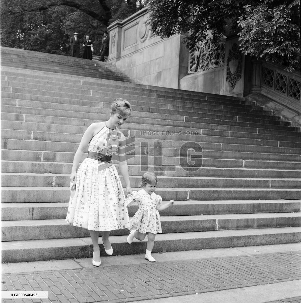 Actress DEBBIE REYNOLDS with her daughter CARRIE from her ma