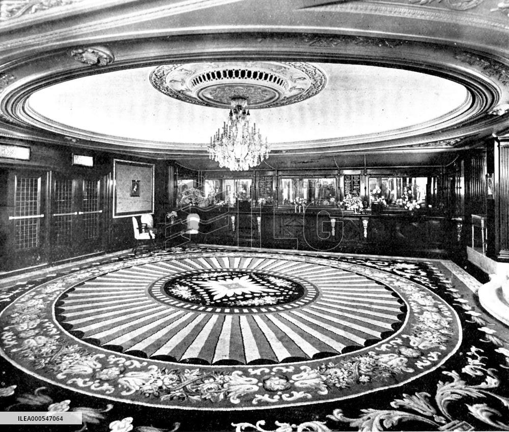 EMPIRE CINEMA/THEATRE, LEICESTER SQUARE, LONDON The American