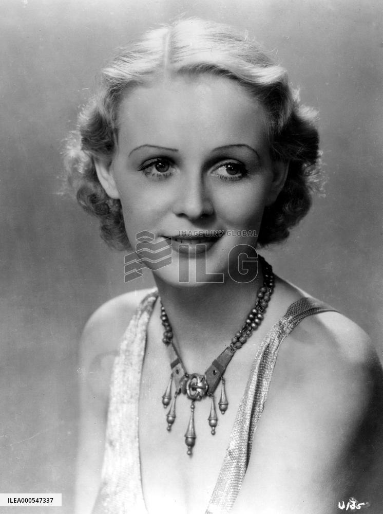 GLORIA STUART