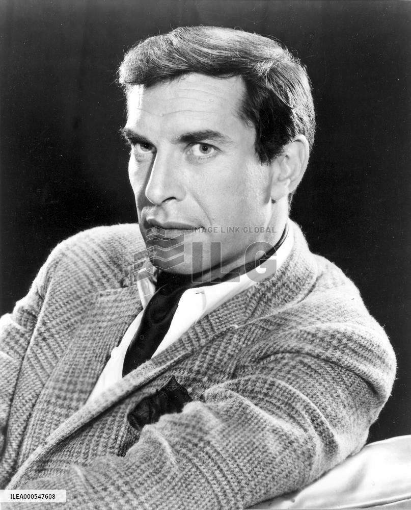MARTIN LANDAU