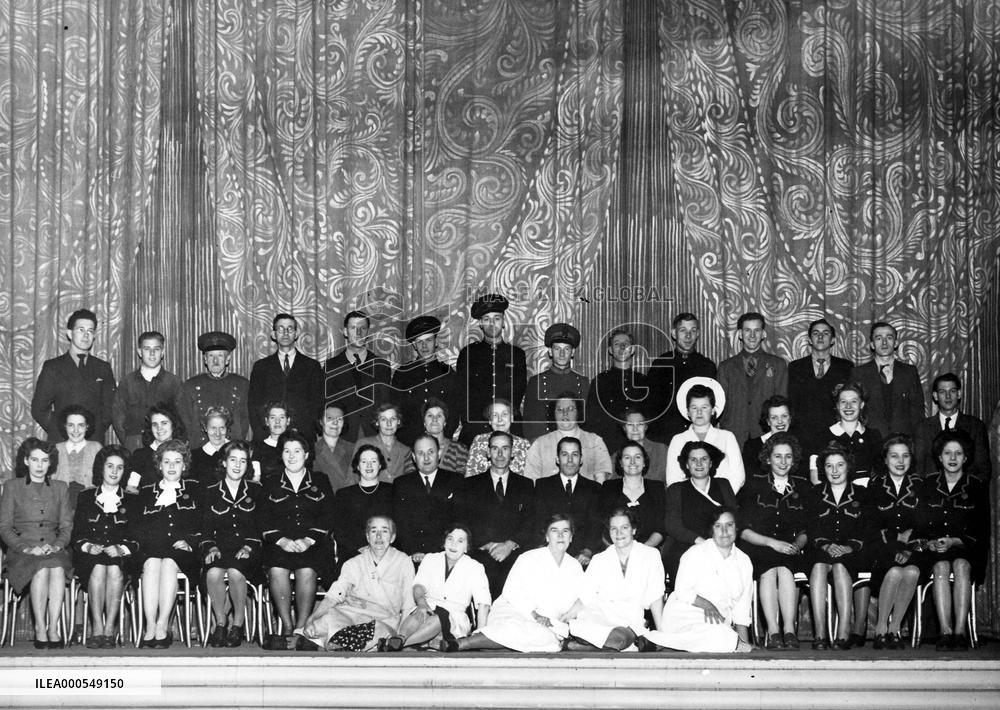 CINEMA STAFF - The GAUMONT, BROMLEY, KENT  THIS GROUP WOULD