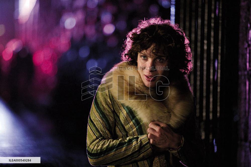 Kitten (Cillian Murphy) on London street, night BREAKFAST ON
