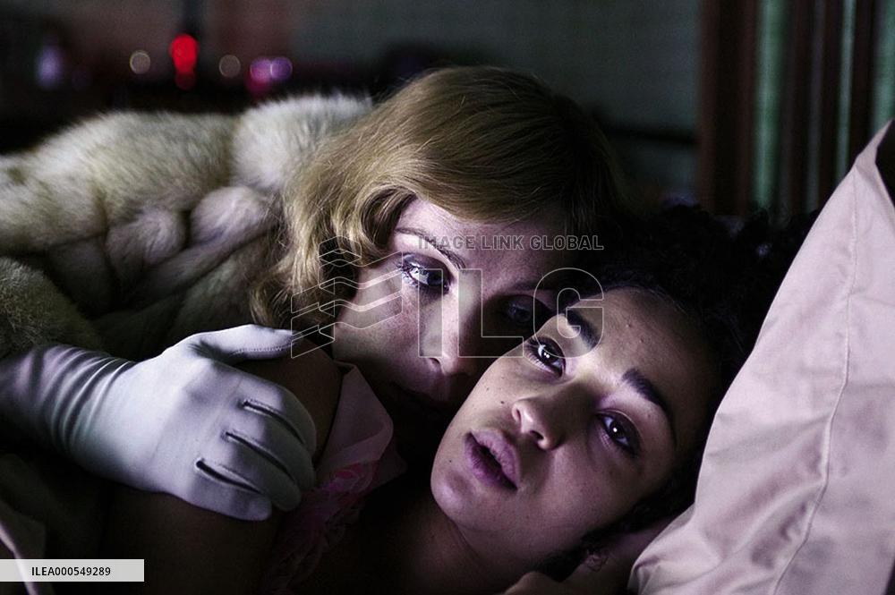 Kitten (Cillian Murphy) comforts Charlie (Ruth Negga) BREAKF