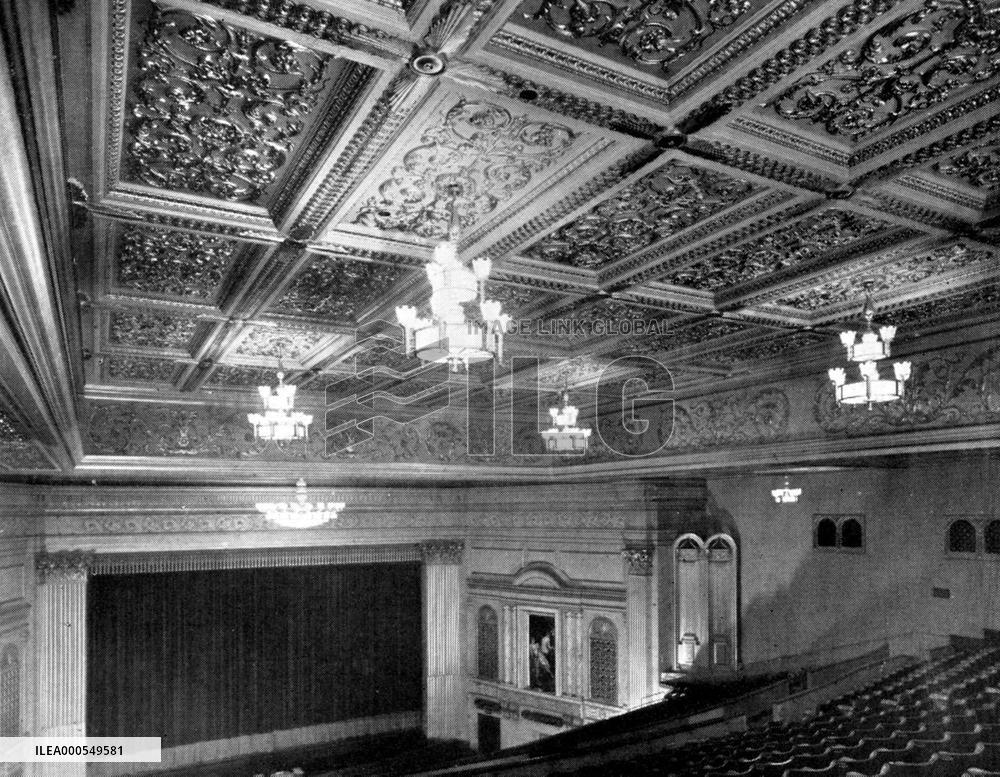 GRANADA CINEMA CLAPHAM JUNCTION  AUDITORIUM DESIGNED BY THEO