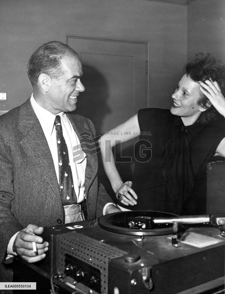 Director FRANK CAPRA, ISA MIRANDA