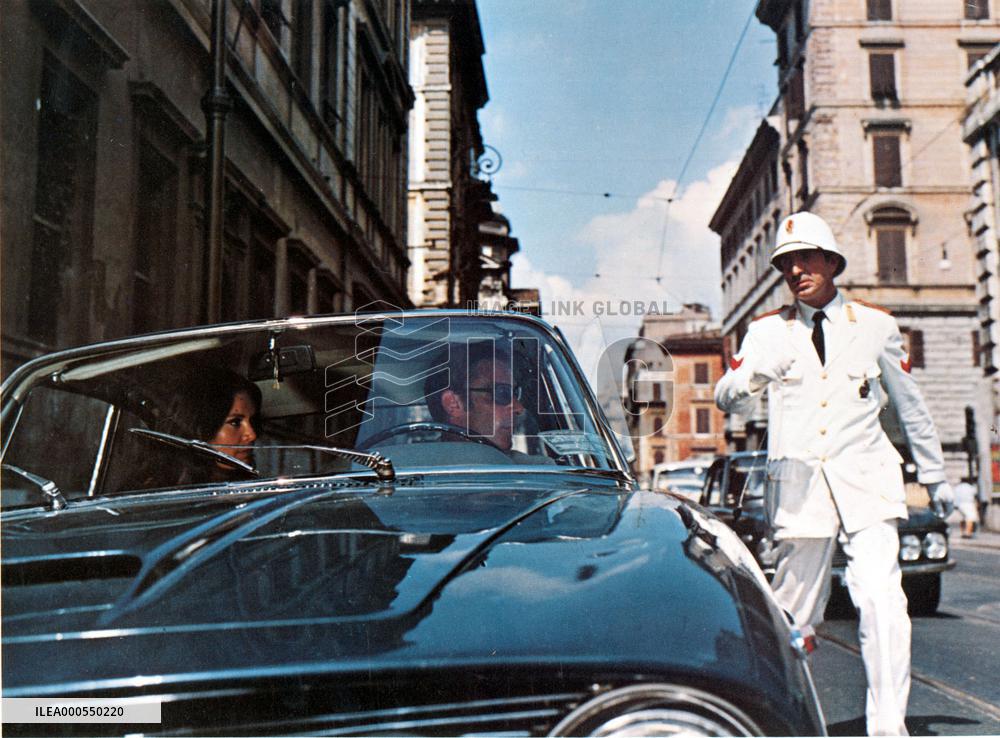 INDAGINE SU UN CITTADINO AL DI SOPRA DI OGNI SOSPETTO