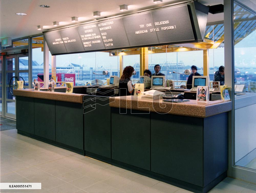 MILTON KEYNES CINEMA FOYER