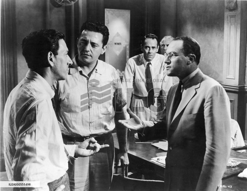12 ANGRY MEN