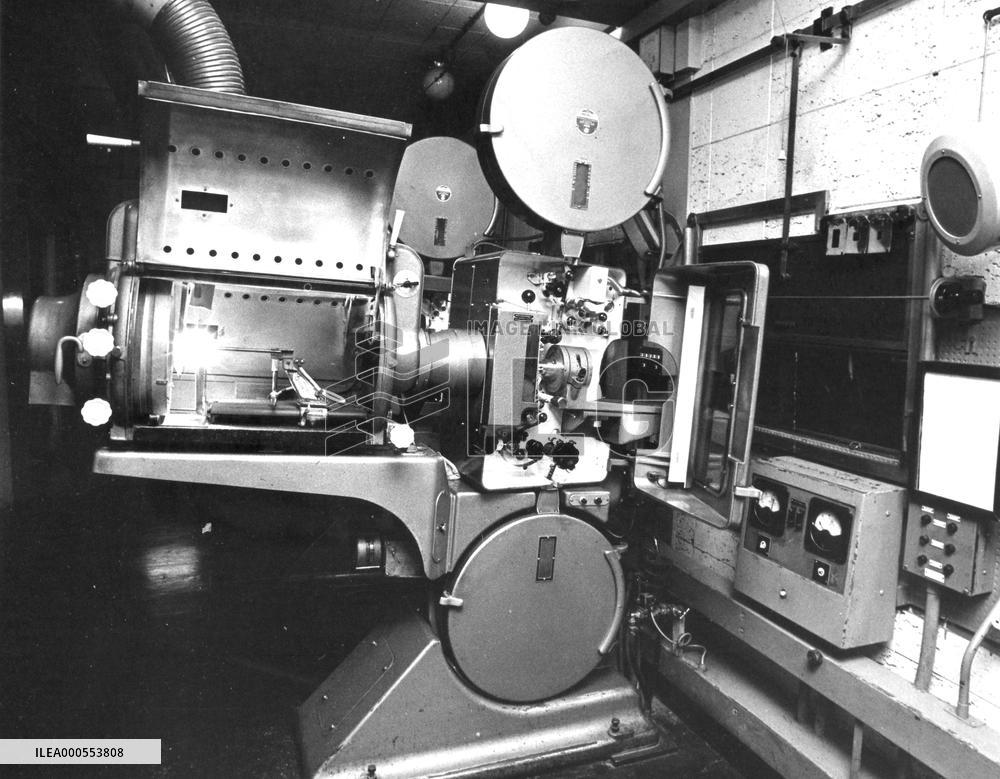 Projection room, showing the Phillips DP70 dual gauge 35/70m