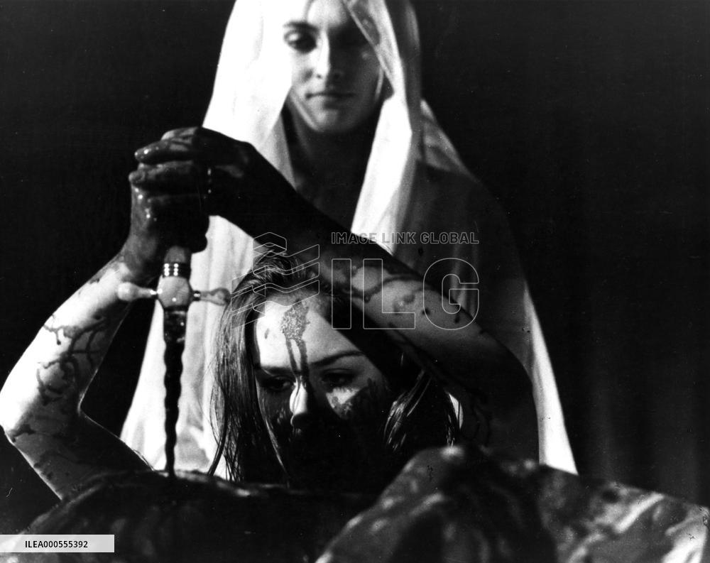 LA NOVIA ENSANGRENTADA