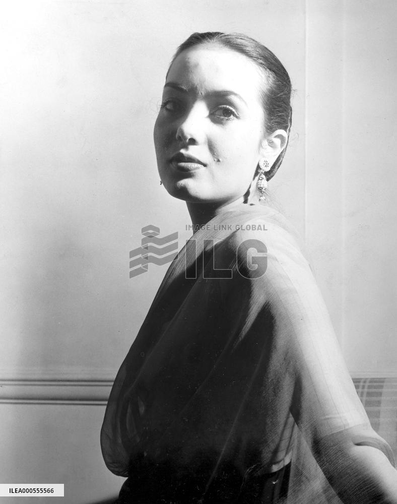 ANNA KASHFI   actress