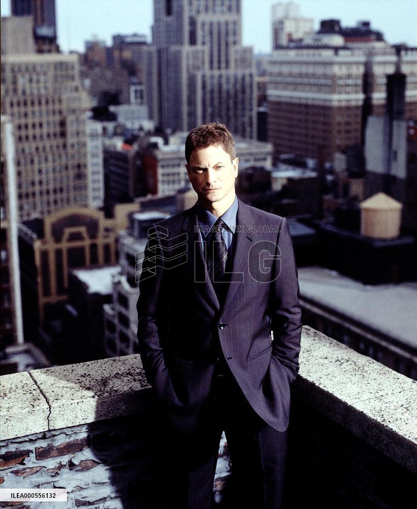 Stars GARY SINISE.  Licensed by CHANNEL 5 BROADCASTING. Five