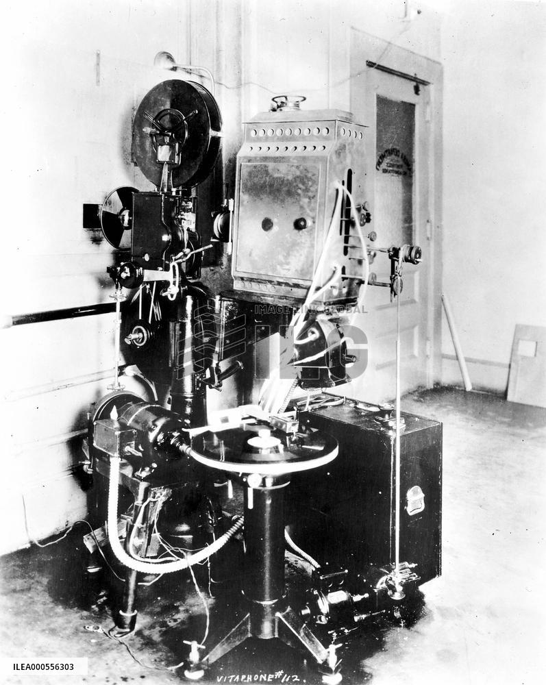 PROFESSIONAL PROJECTOR FOR SCREENING 35MM FILMS MADE UNDER T