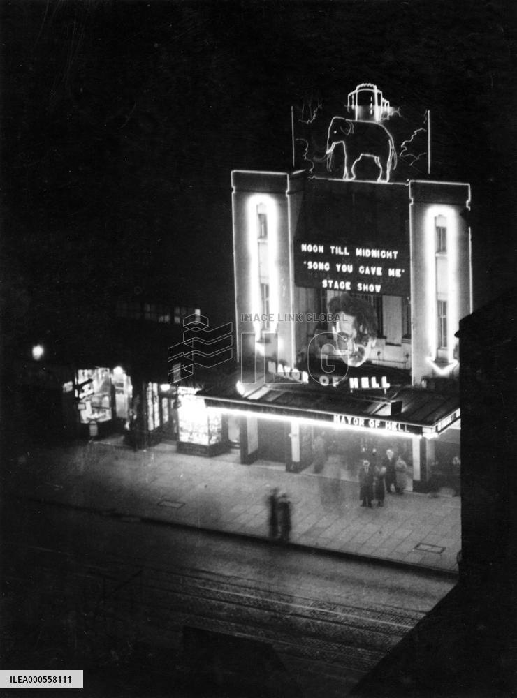 ELEPHANT AND CASTLE THEATRE, ELEPHANT AND CASTLE, LONDON -