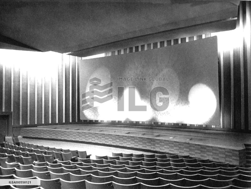 ODEON CINEMA, ELEPHANT AND CASTLE, LONDON - auditorium