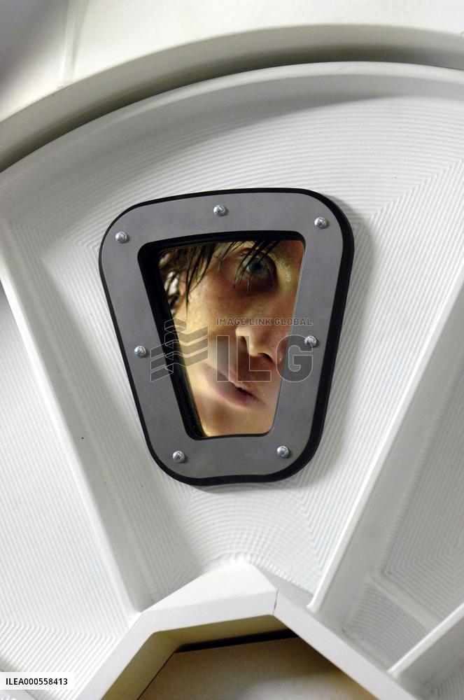 Sunshine Please contact the Twentieth Century Fox press offi