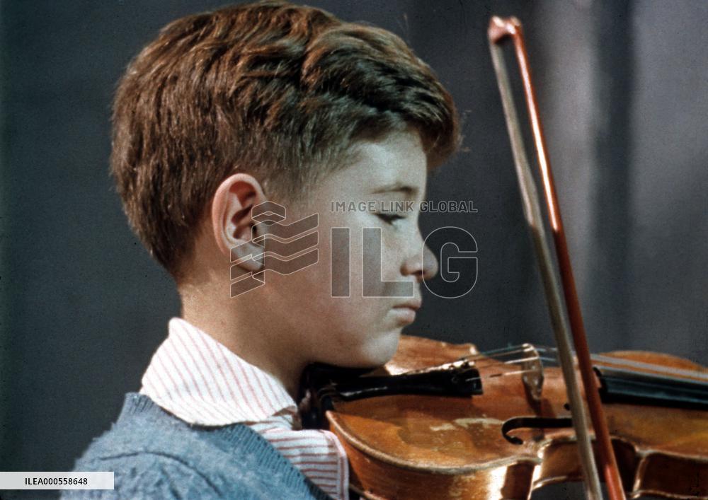 Katok i skripka aka THE STEAMROLLER AND THE VIOLIN