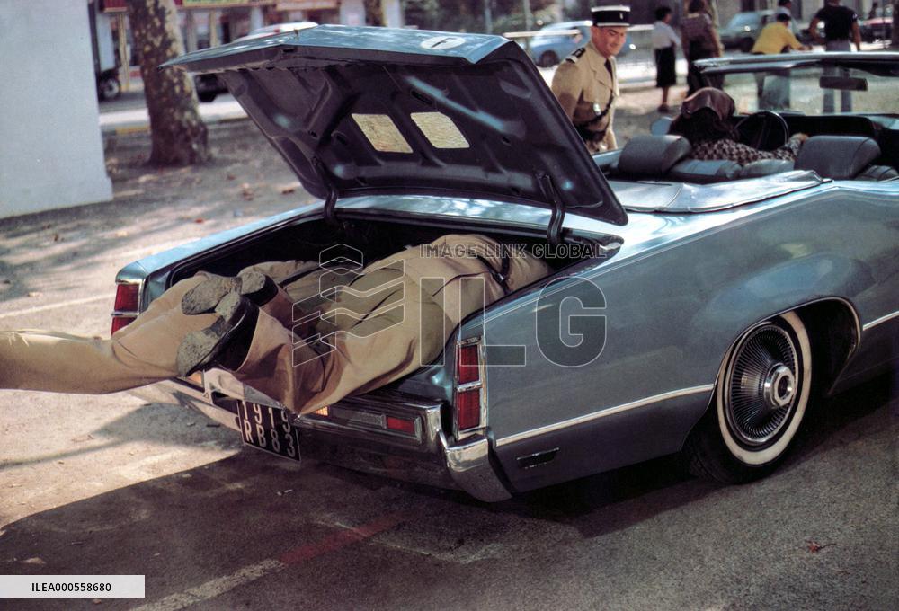 LE GENDARME ET LES EXTRA- TERRESTRES