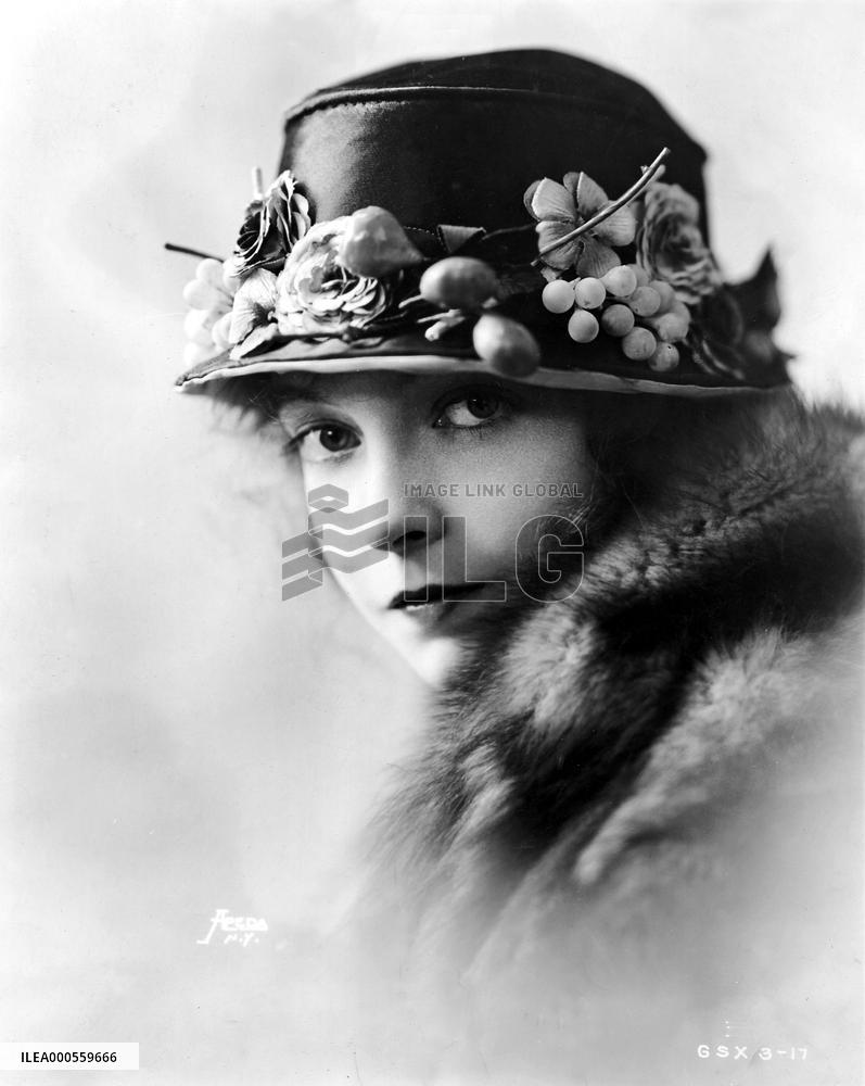 LILLIAN GISH