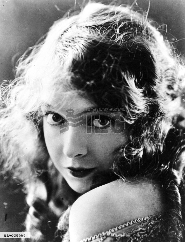 LILLIAN GISH