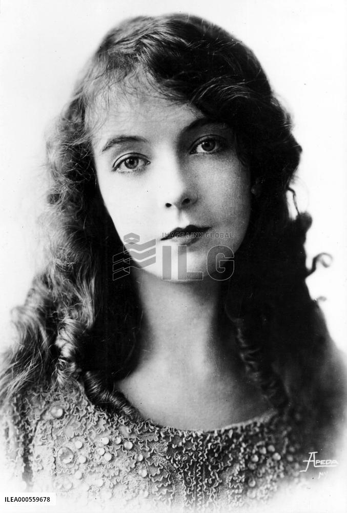 LILLIAN GISH