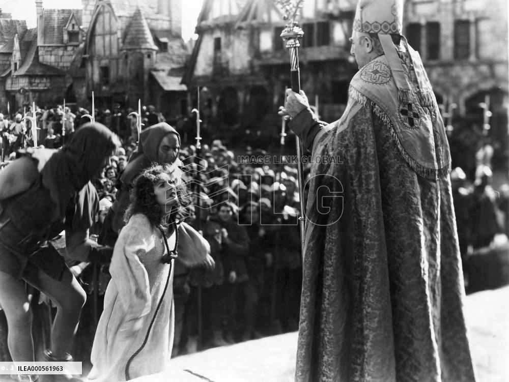 THE HUNCHBACK OF NOTRE DAME