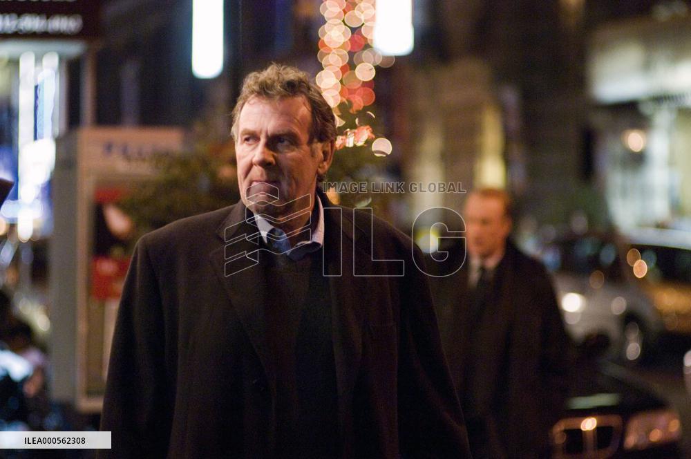 Arthur Edens (TOM WILKINSON) wanders the streets of New York