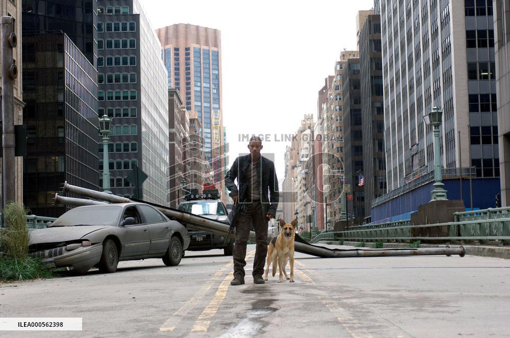 Pictured: WILL SMITH stars as Robert Neville in Warner Bros.