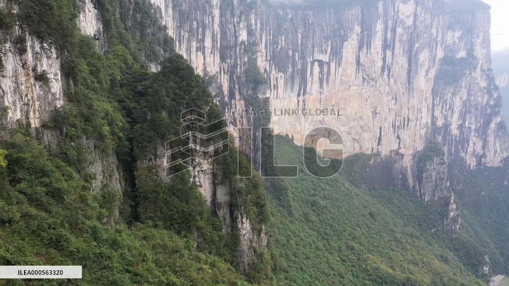 Lichuan Chaodong Cliff Karst Landform
