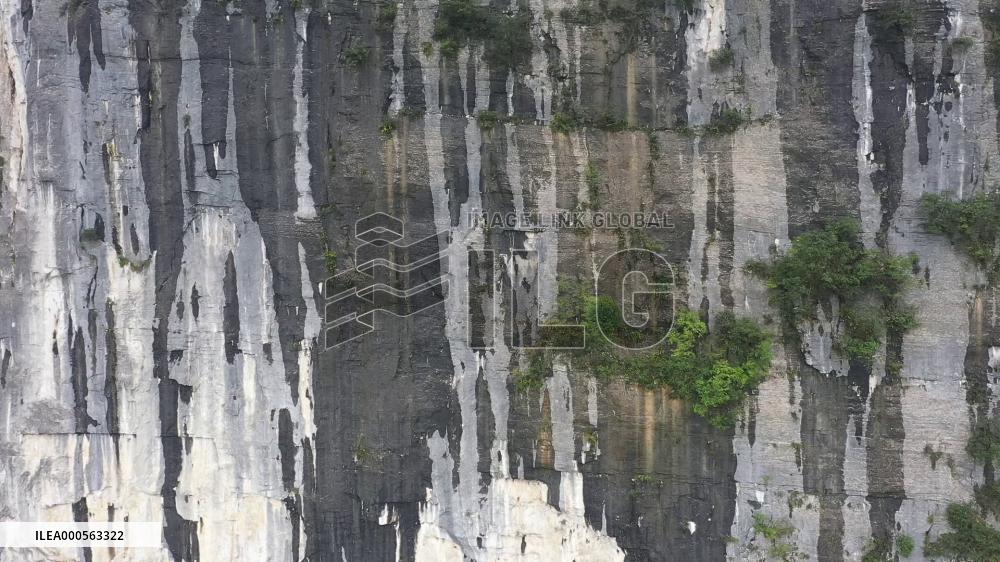 Lichuan Chaodong Cliff Karst Landform
