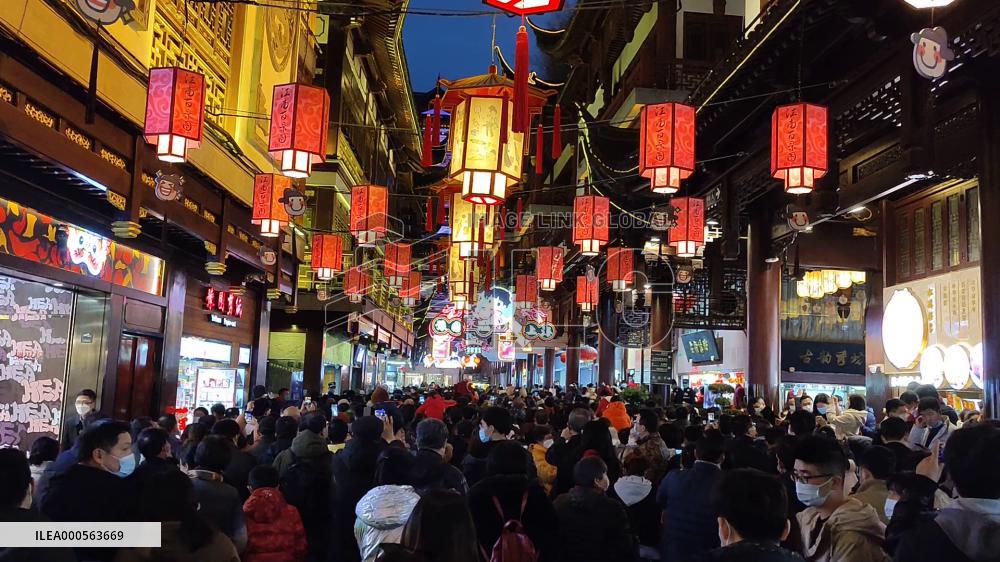 Traditional Yuyuan Garden Lantern Festival in Shanghai