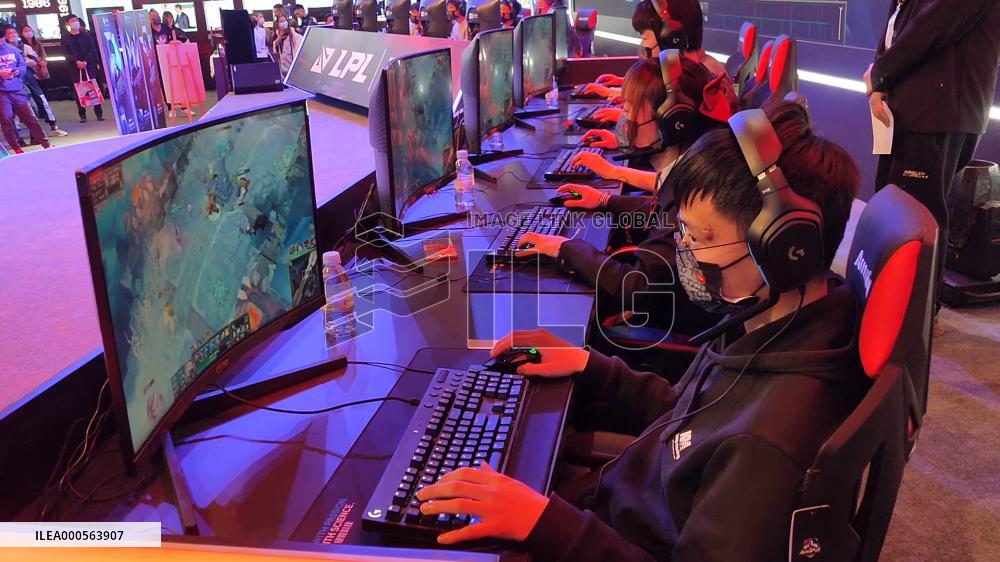 LPL hero League Appears on TCL E-sports Stage