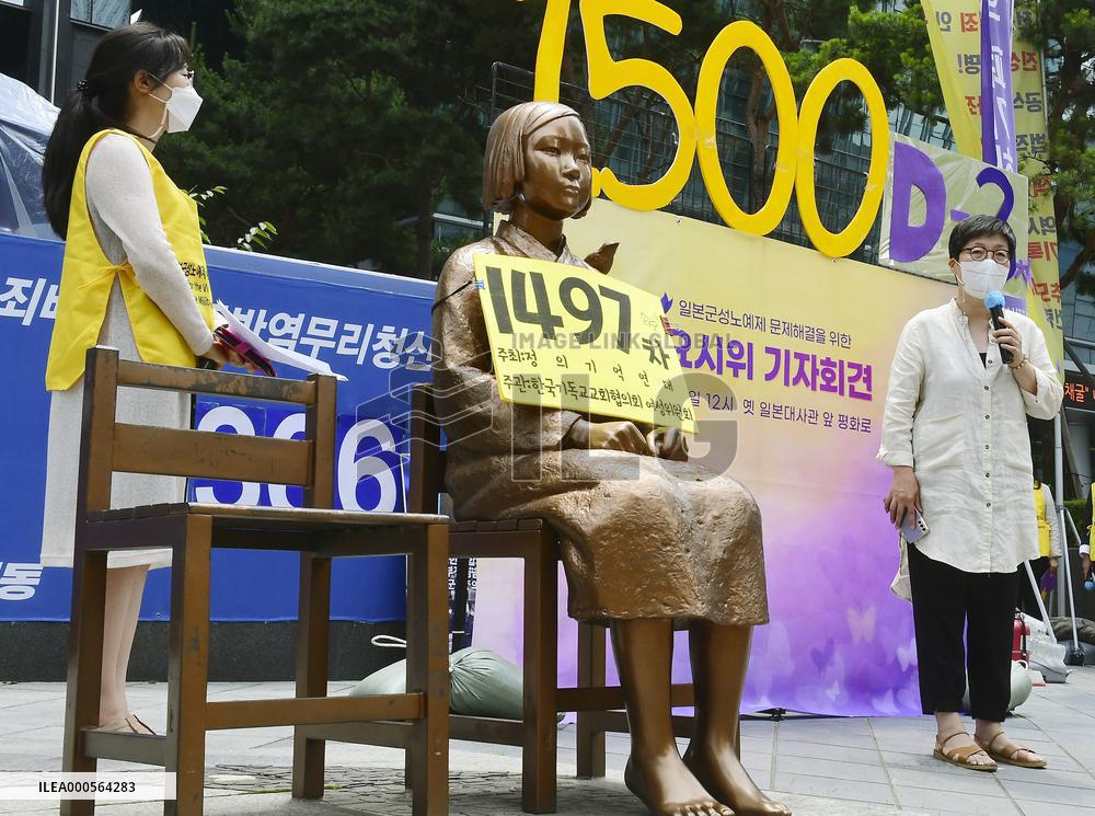 "Comfort women" statue in Seoul