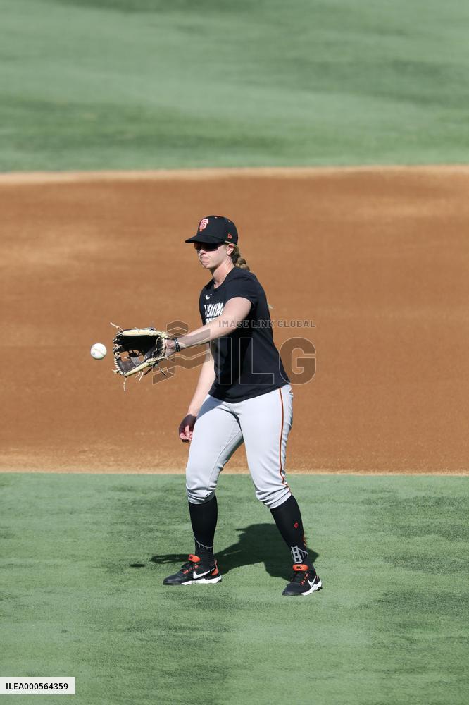 Baseball: Giants assistant coach Alyssa Nakken