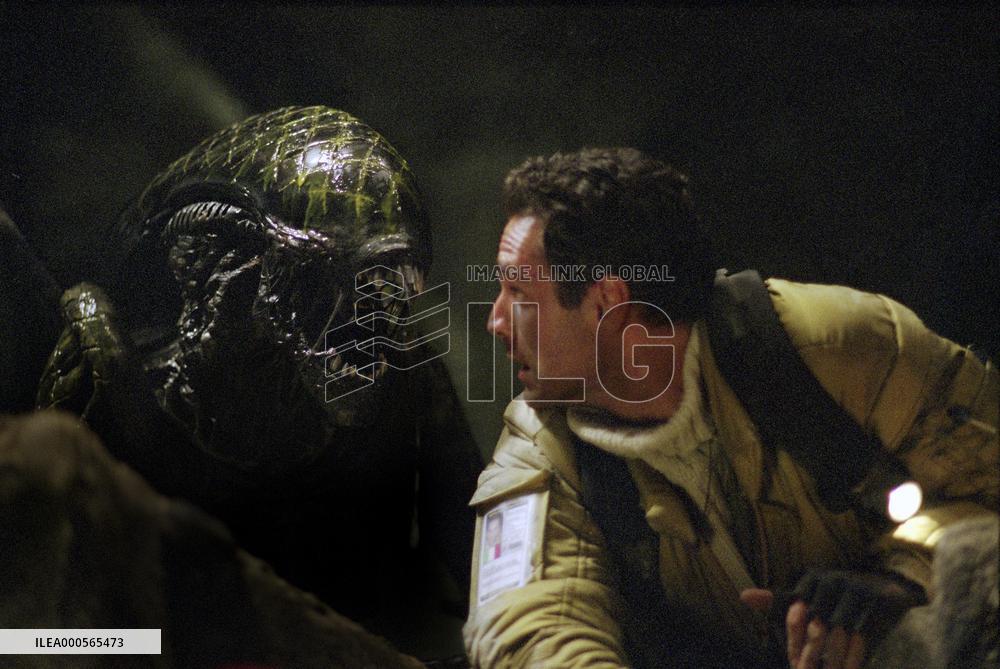 AVP: ALIEN VS. PREDATOR